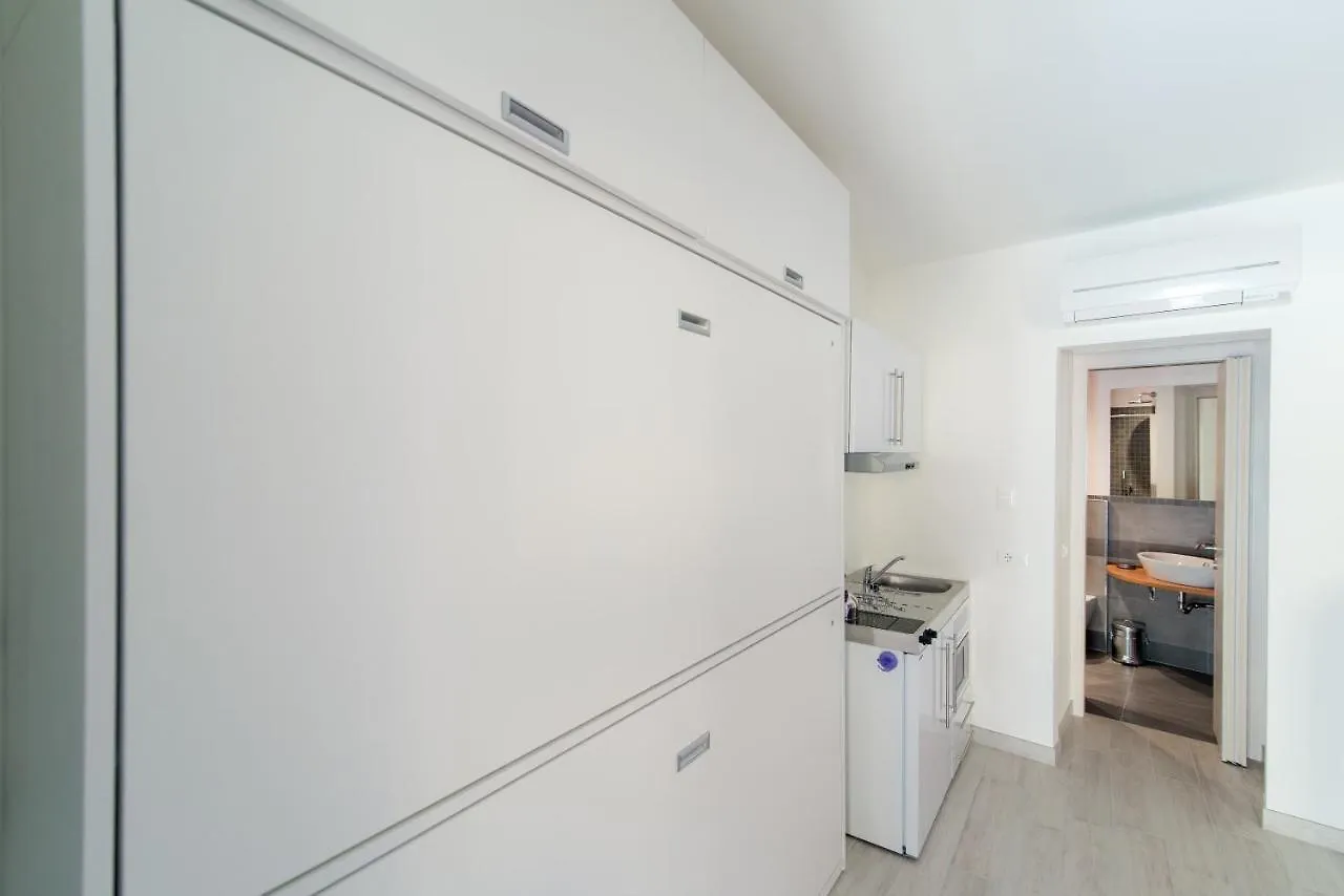 Apartment La Casa Dei Tre Pesci - Appartamento Lavarello Torno Italy